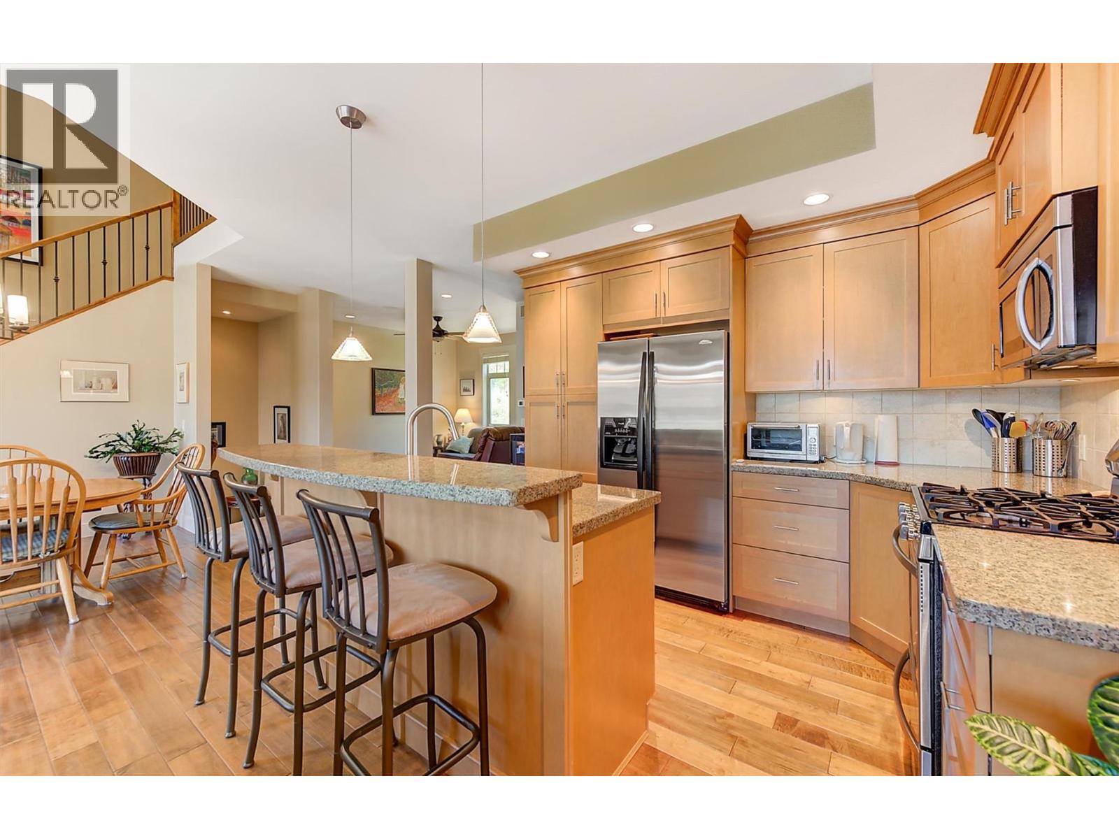 6 4356 Beach Avenue, Peachland