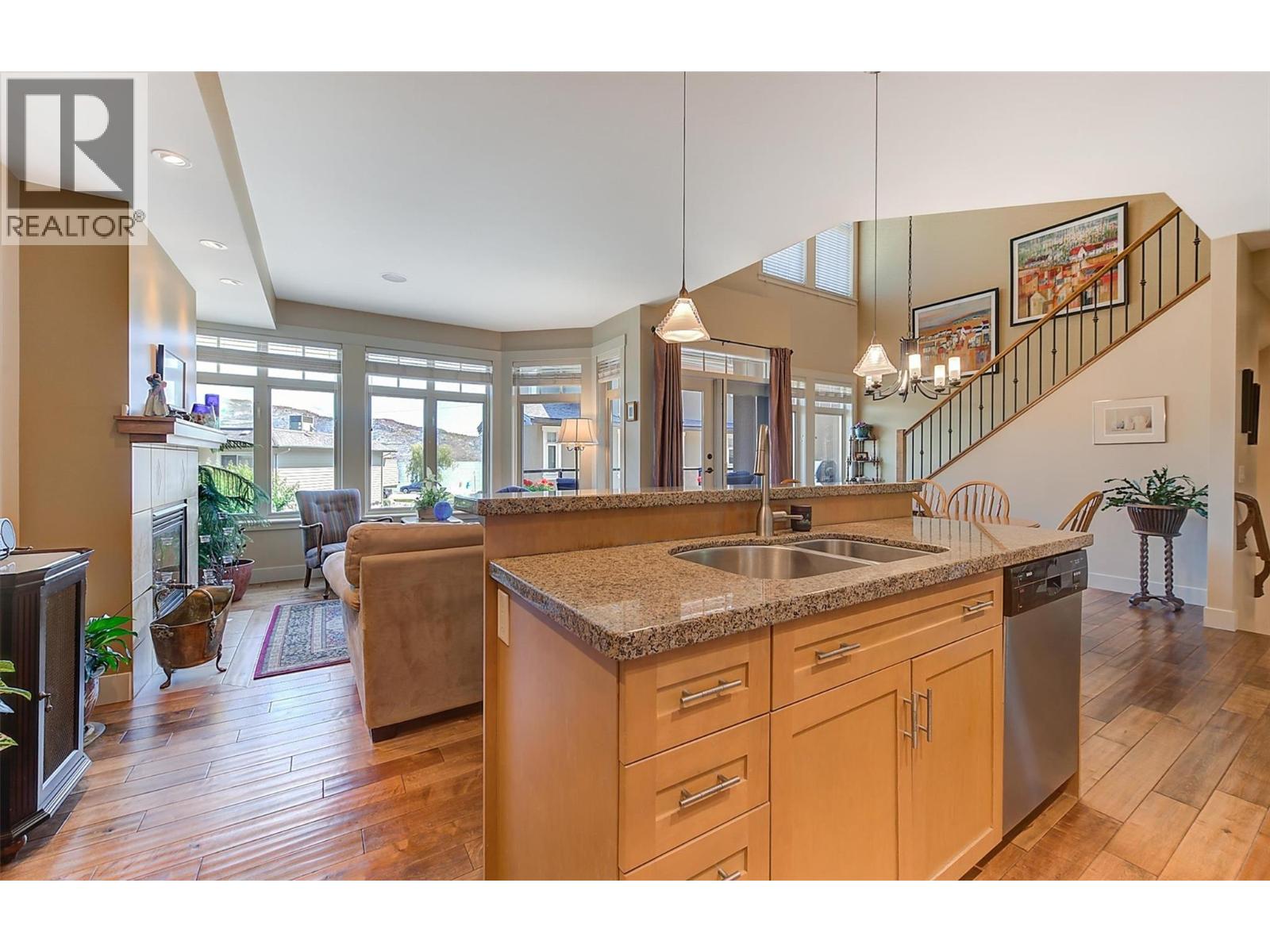 6 4356 Beach Avenue, Peachland