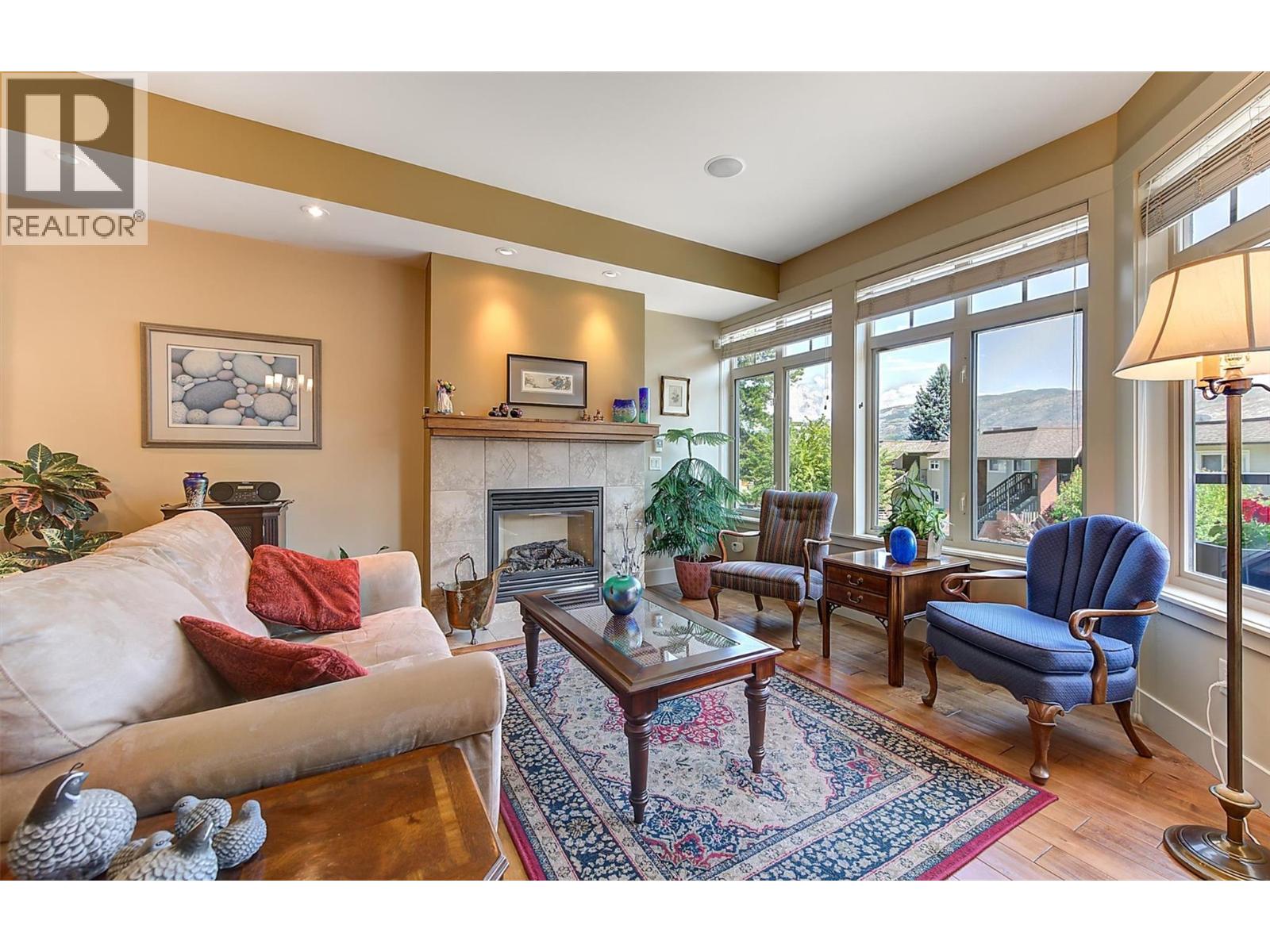 6 4356 Beach Avenue, Peachland
