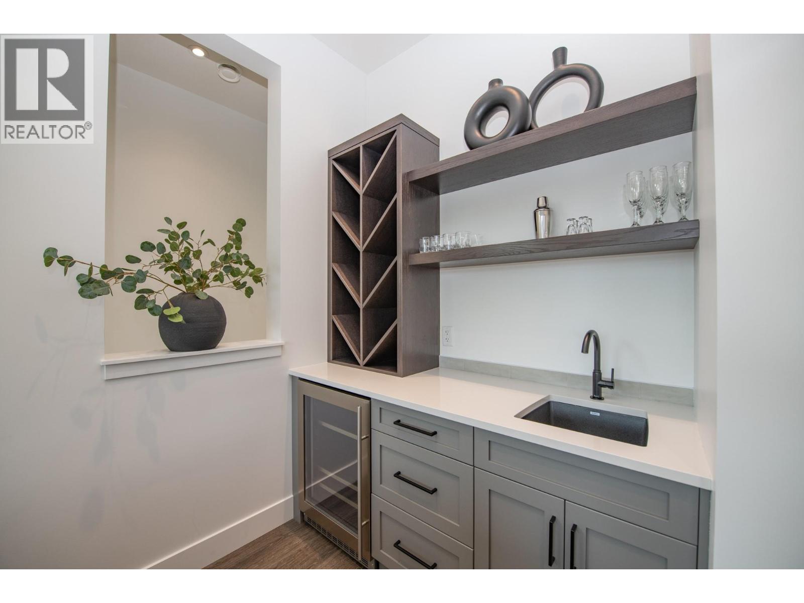 4 105 Predator Ridge Drive, Vernon