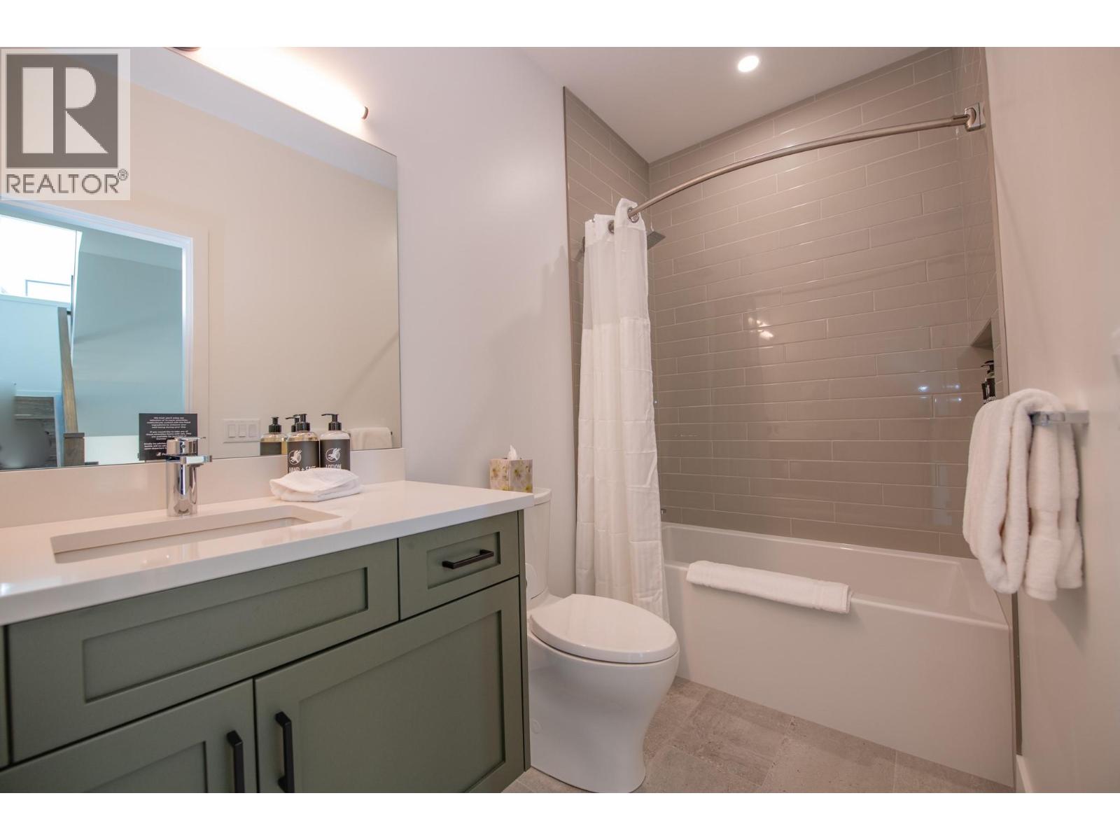 4 105 Predator Ridge Drive, Vernon