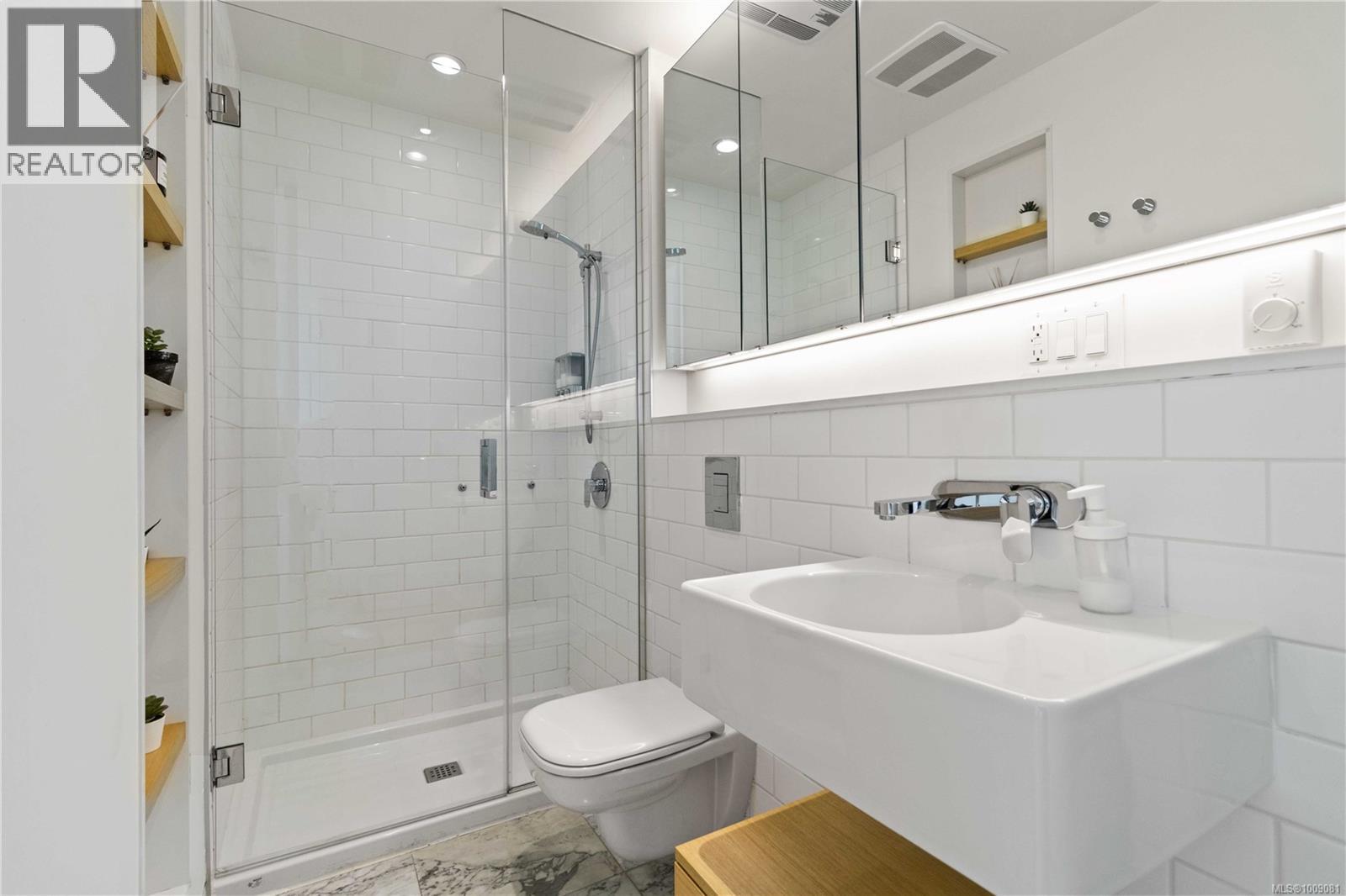 312B 456 Pandora Avenue, Victoria