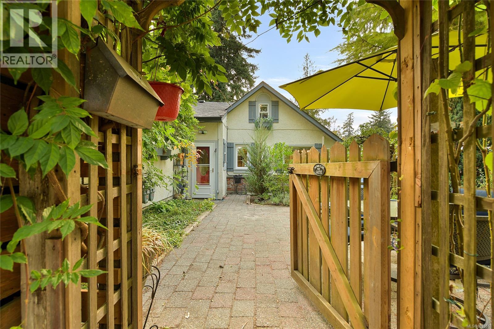  2870 Glen Lake Road, Langford
