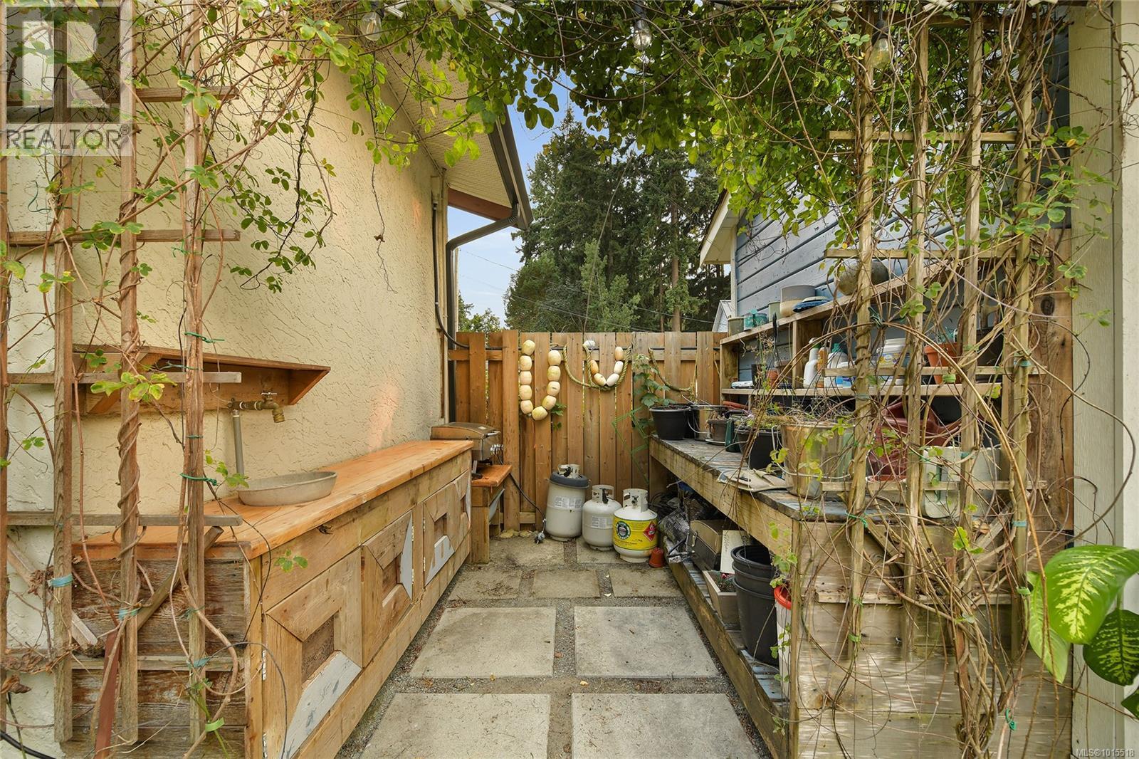  2870 Glen Lake Road, Langford