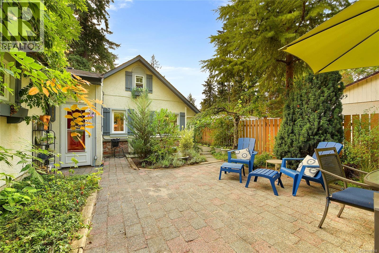  2870 Glen Lake Road, Langford