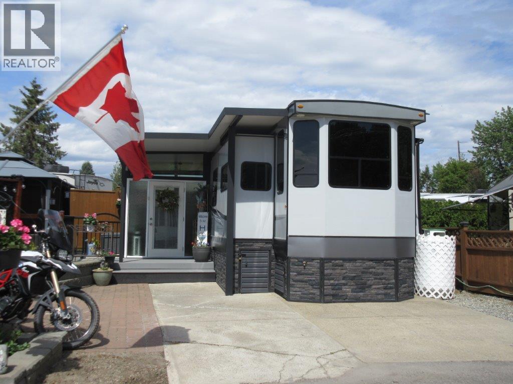 410 415 Commonwealth Road, Kelowna