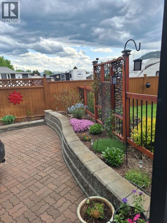 410 415 Commonwealth Road, Kelowna