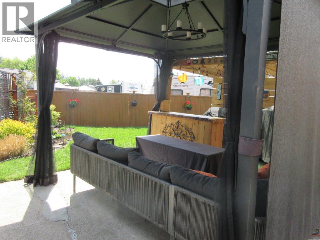 410 415 Commonwealth Road, Kelowna