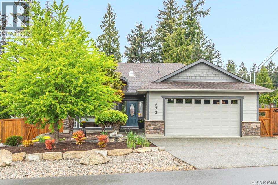 1623 Stone Lake Dr, Nanoose Bay