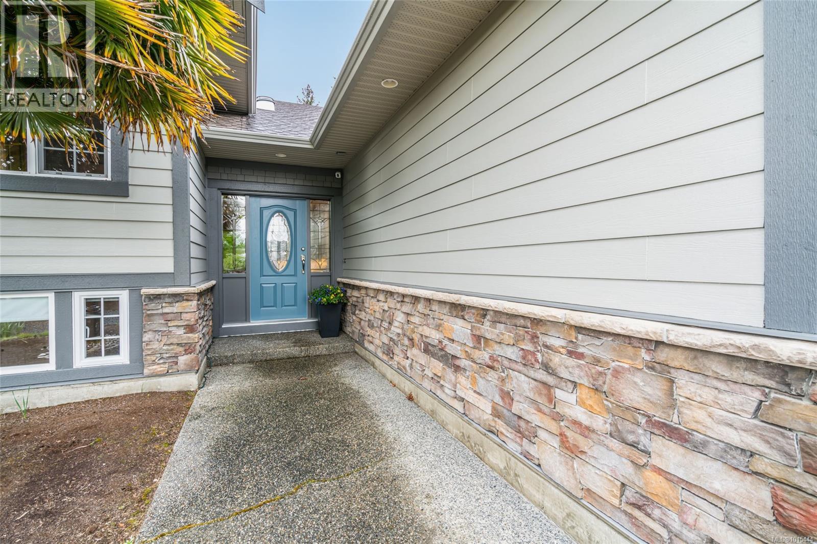 1623 Stone Lake Dr, Nanoose Bay