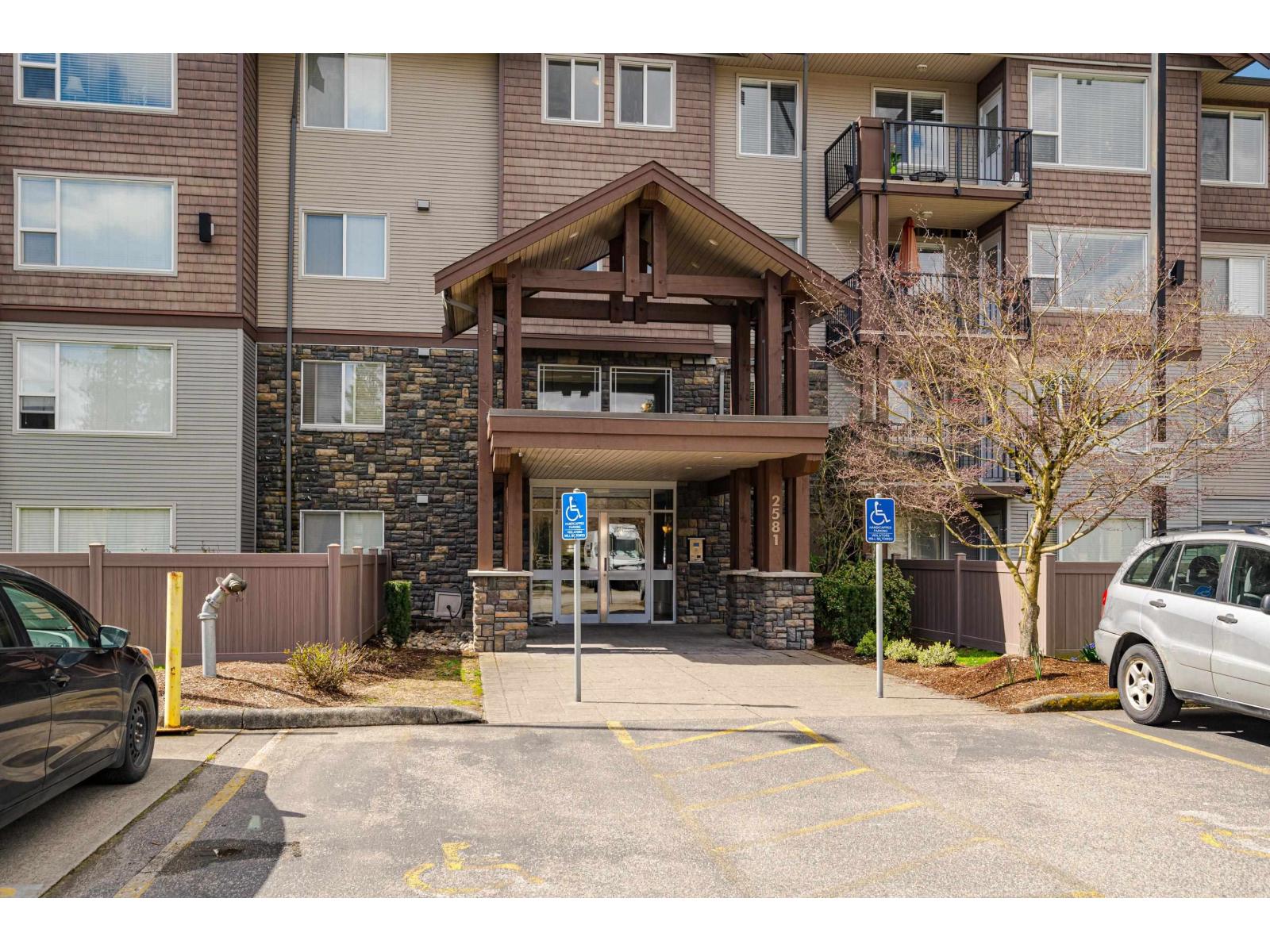 111 2581 LANGDON STREET, Abbotsford