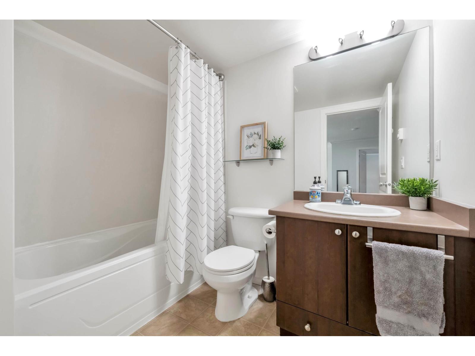 111 2581 LANGDON STREET, Abbotsford
