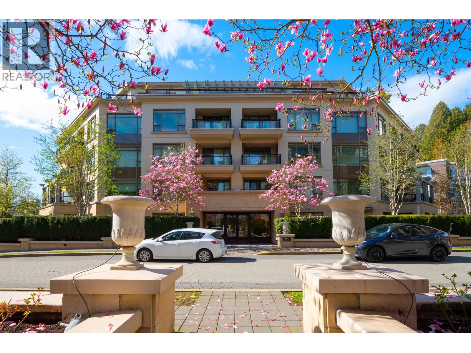 300 533 WATERS EDGE CRESCENT, West Vancouver