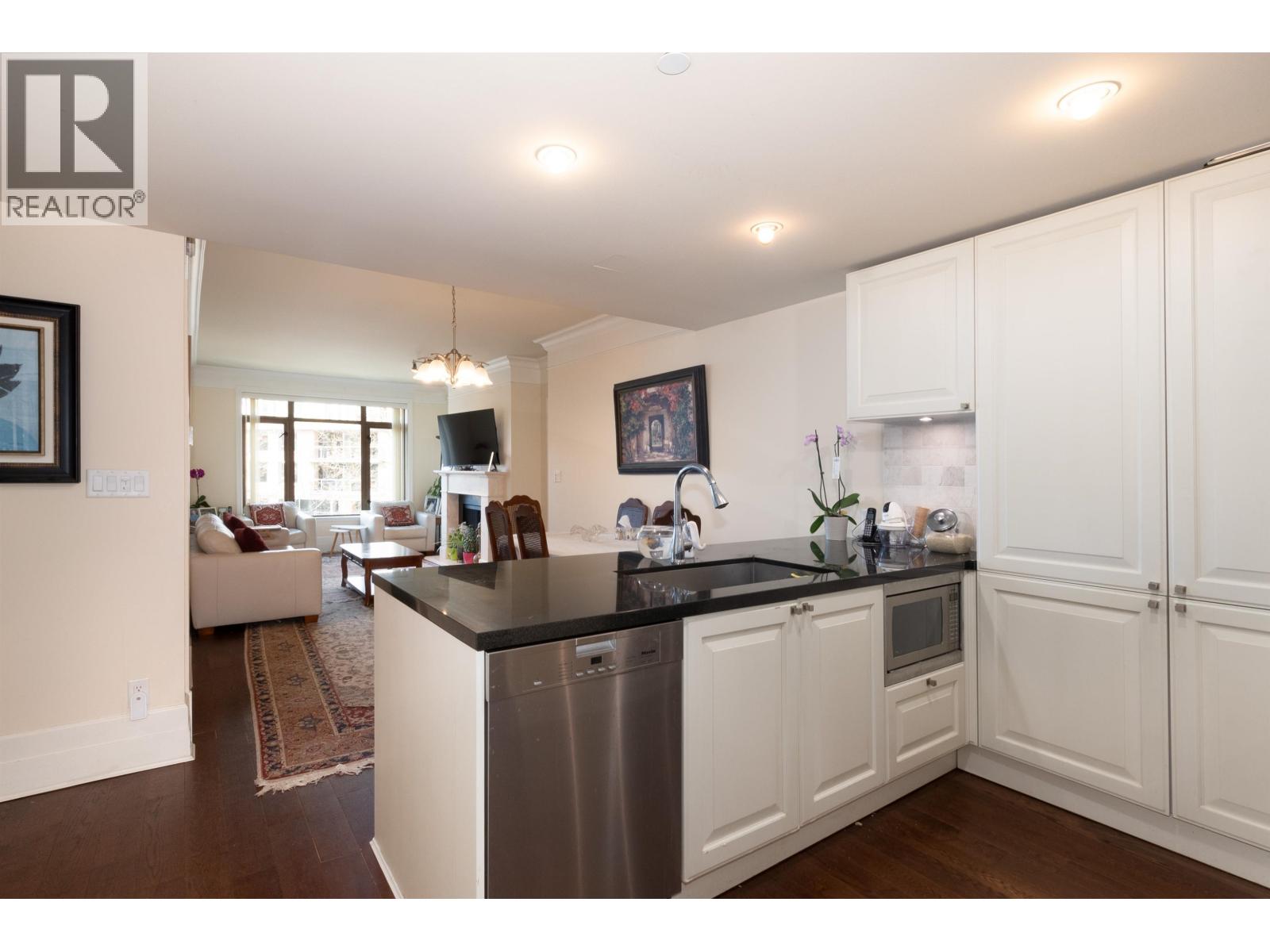 300 533 WATERS EDGE CRESCENT, West Vancouver