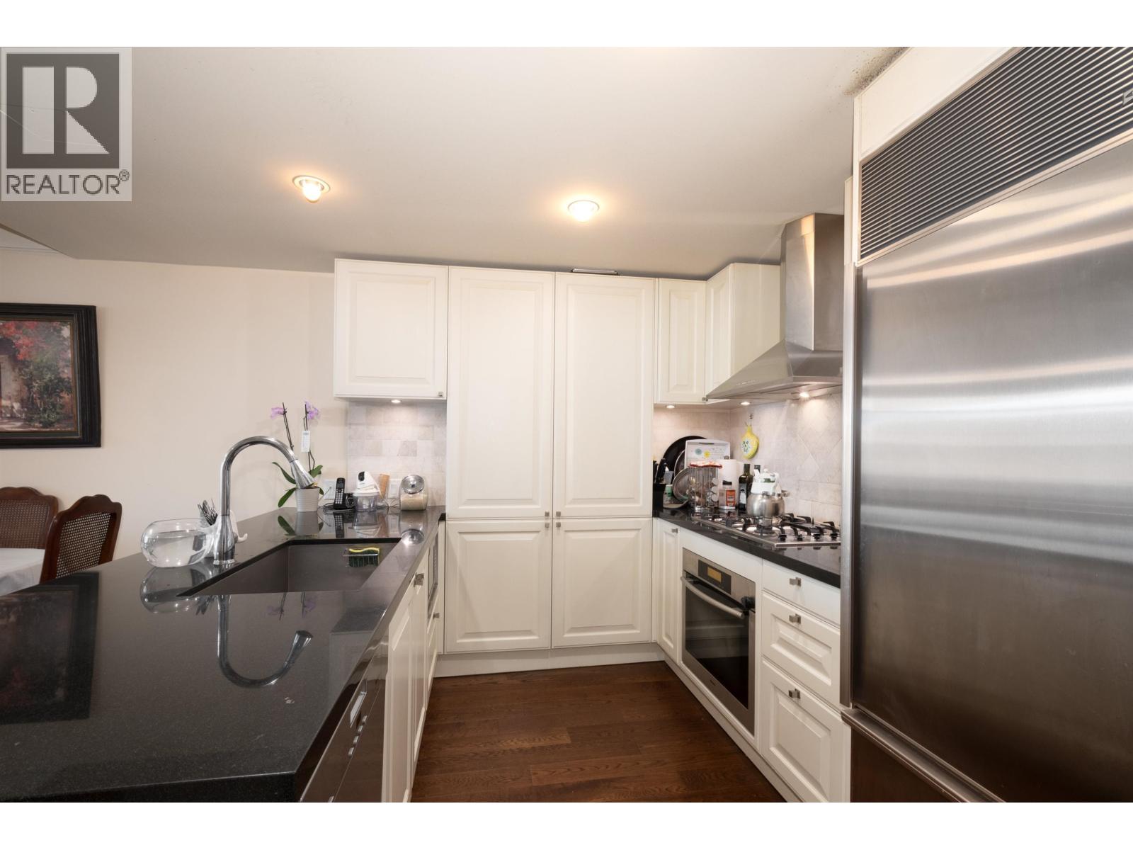 300 533 WATERS EDGE CRESCENT, West Vancouver