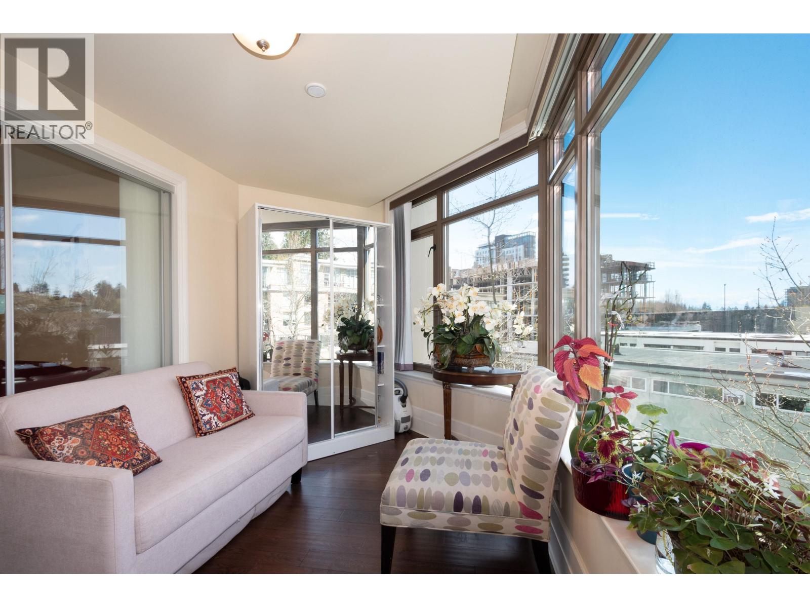 300 533 WATERS EDGE CRESCENT, West Vancouver