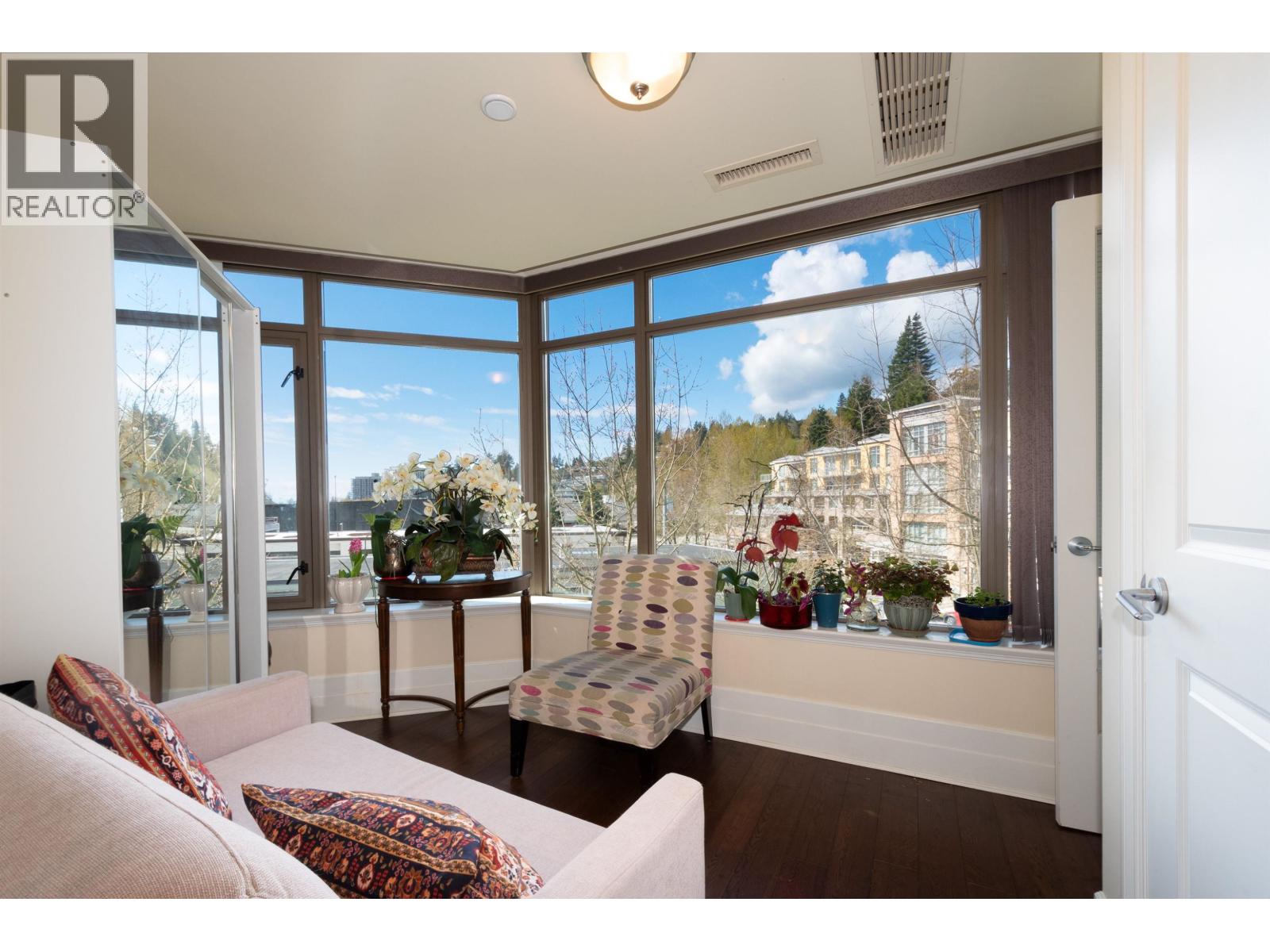 300 533 WATERS EDGE CRESCENT, West Vancouver