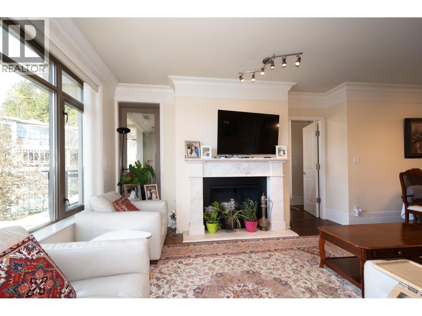 300 533 WATERS EDGE CRESCENT, West Vancouver