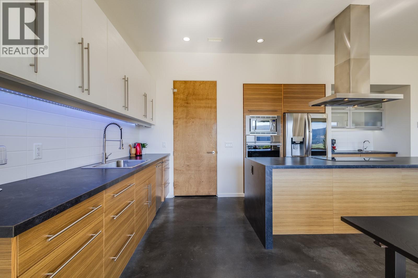  1040 Henderson Drive, Kelowna