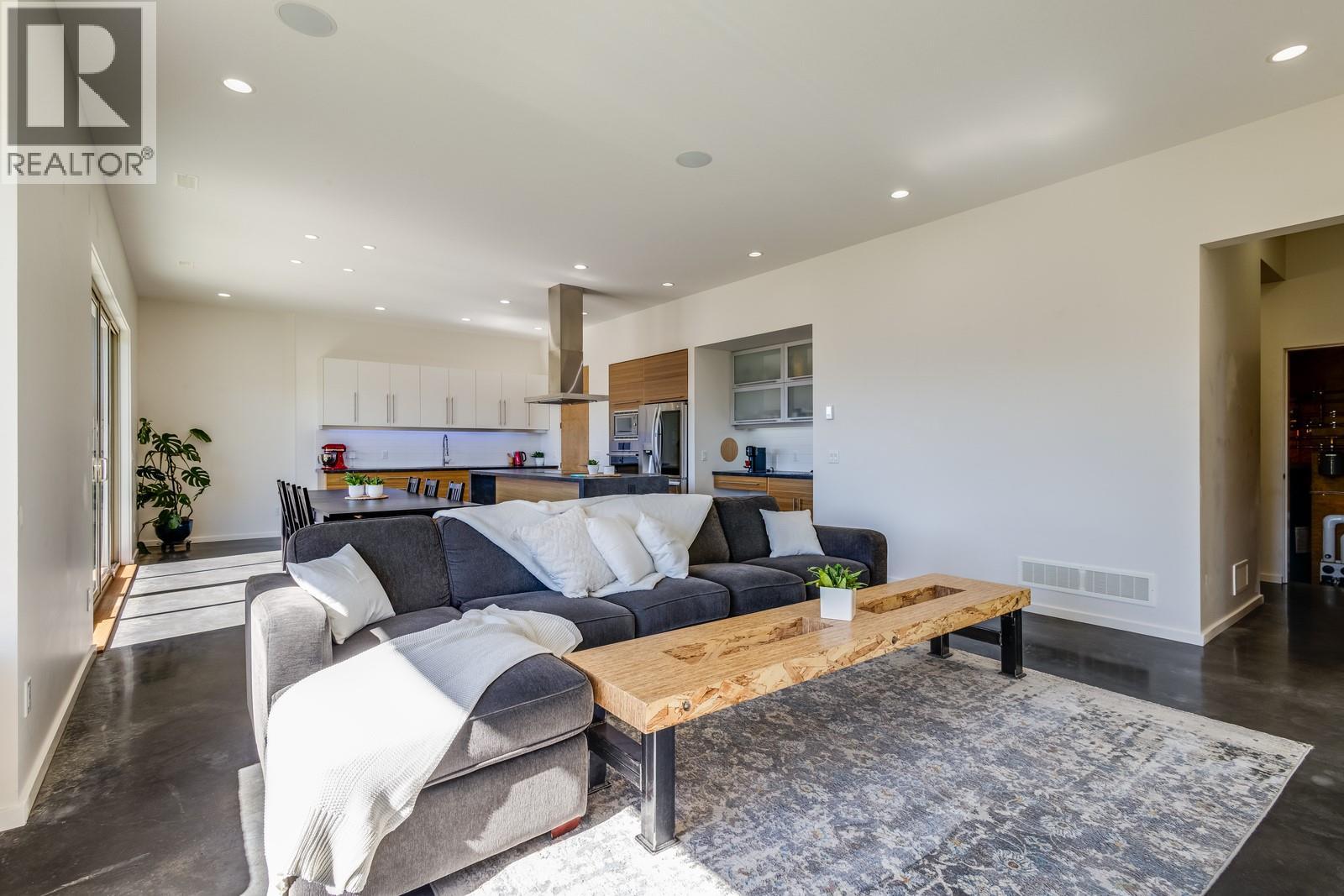  1040 Henderson Drive, Kelowna