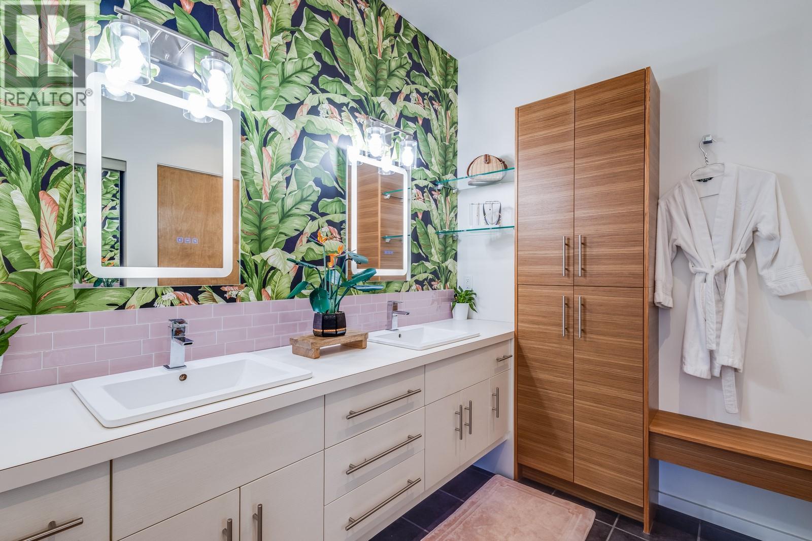 1040 Henderson Drive, Kelowna