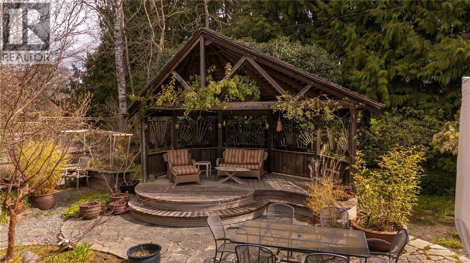  3331 Woodburn Avenue, Oak Bay