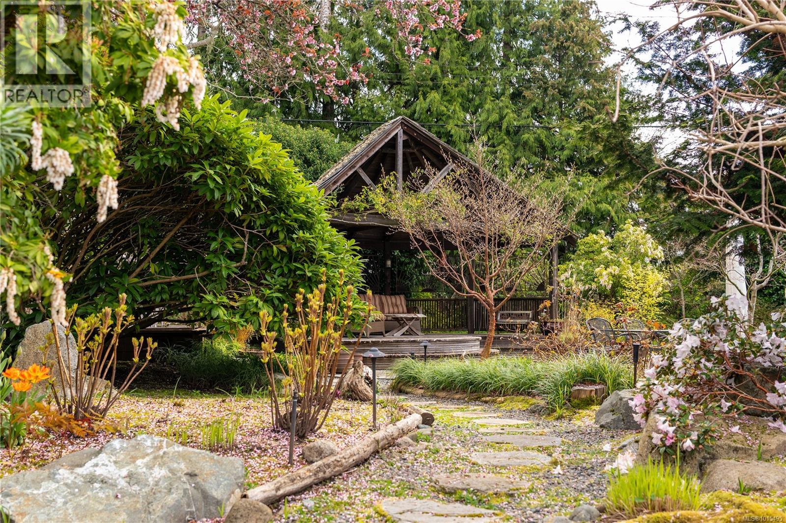  3331 Woodburn Avenue, Oak Bay