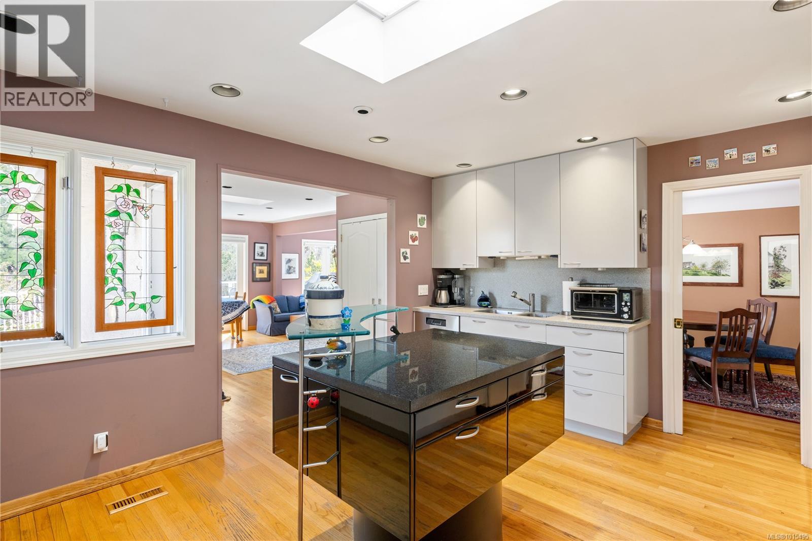  3331 Woodburn Avenue, Oak Bay