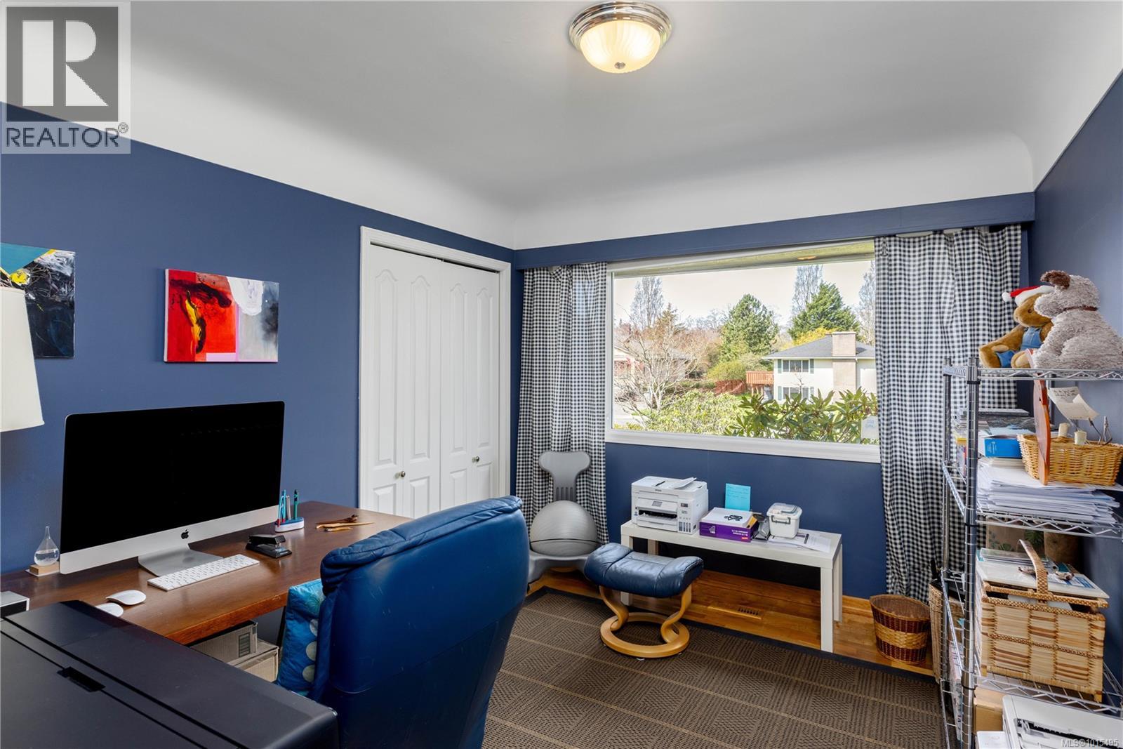  3331 Woodburn Avenue, Oak Bay