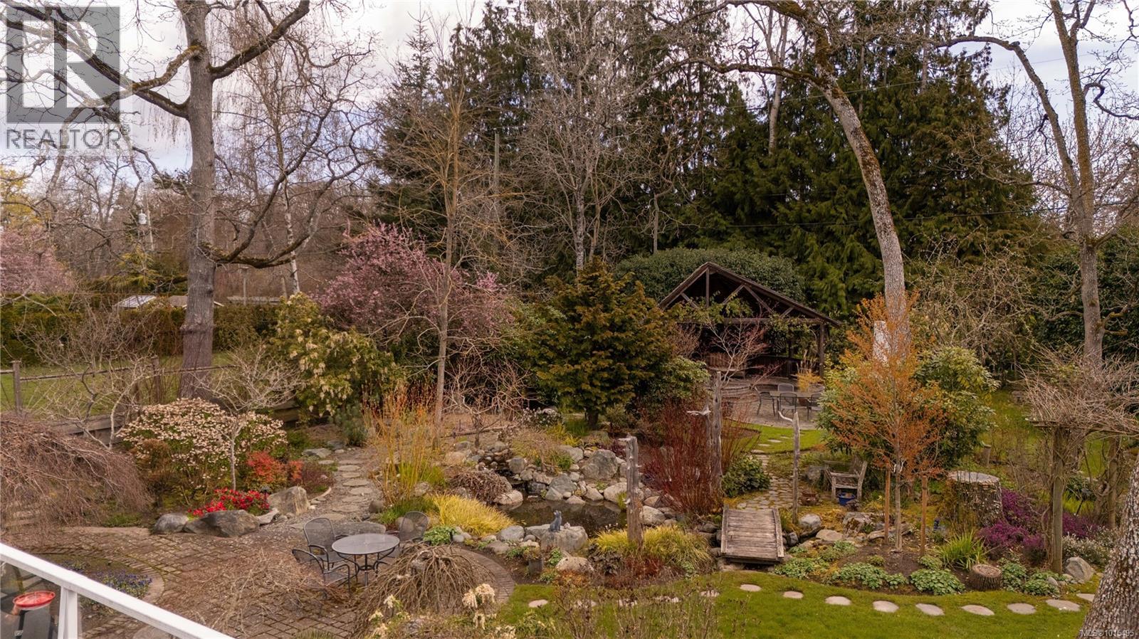  3331 Woodburn Avenue, Oak Bay