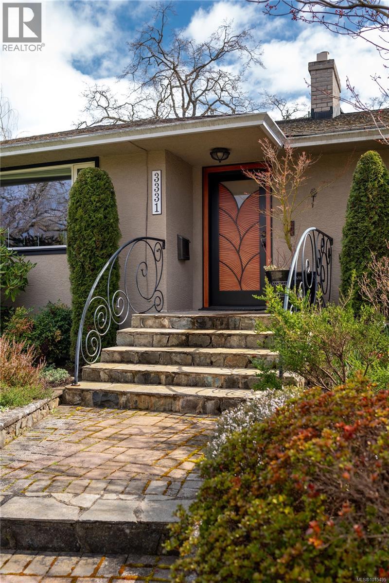  3331 Woodburn Avenue, Oak Bay