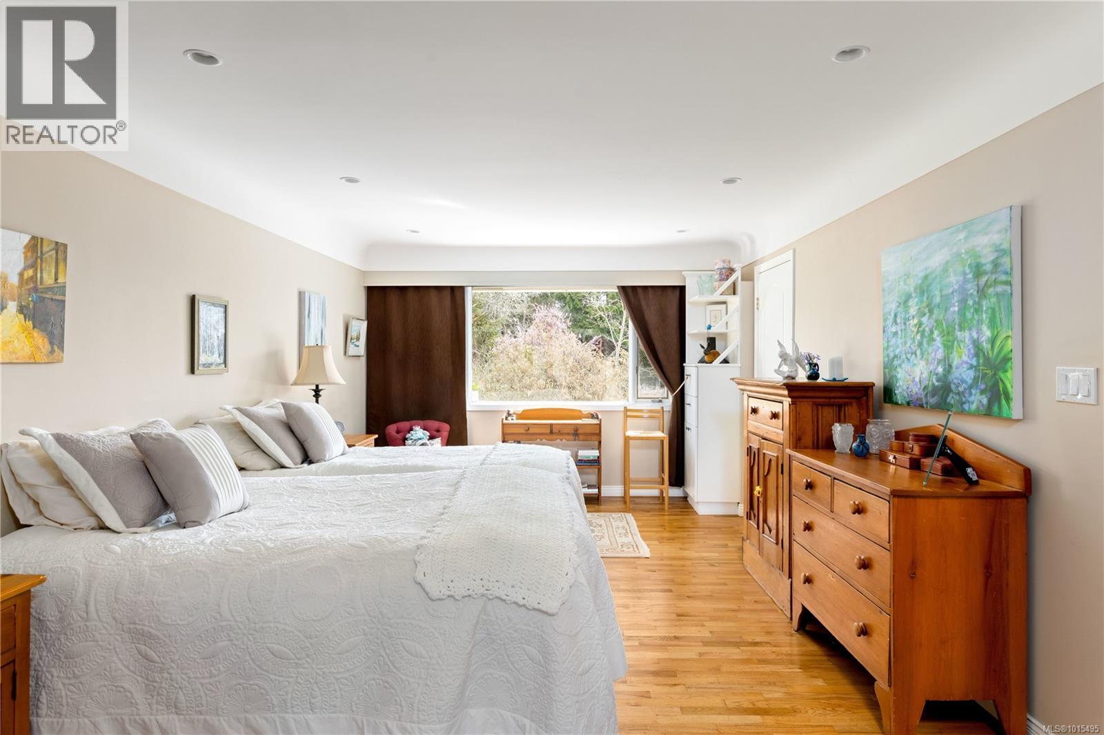  3331 Woodburn Avenue, Oak Bay