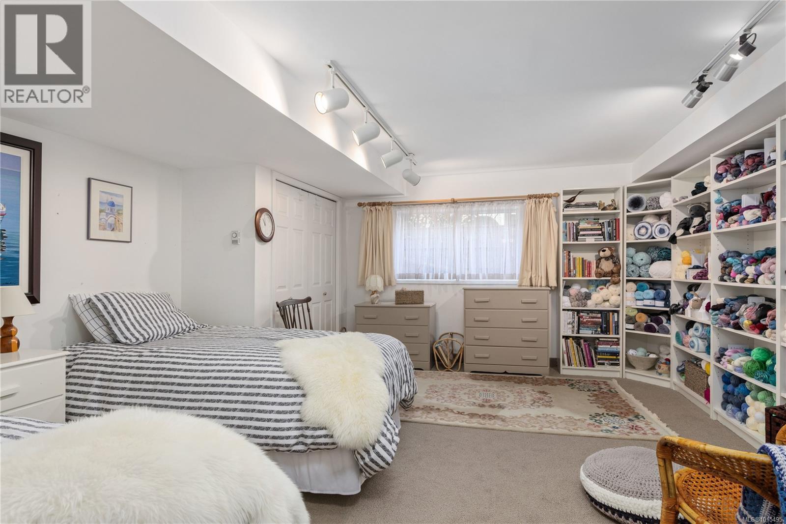  3331 Woodburn Avenue, Oak Bay