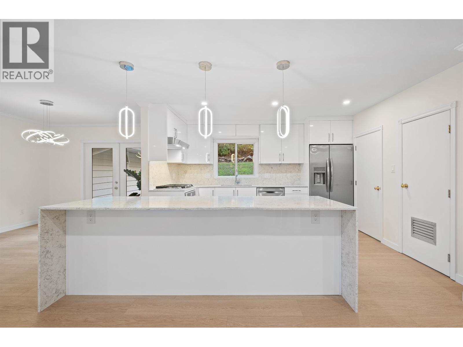 441 SOUTHBOROUGH DRIVE, West Vancouver