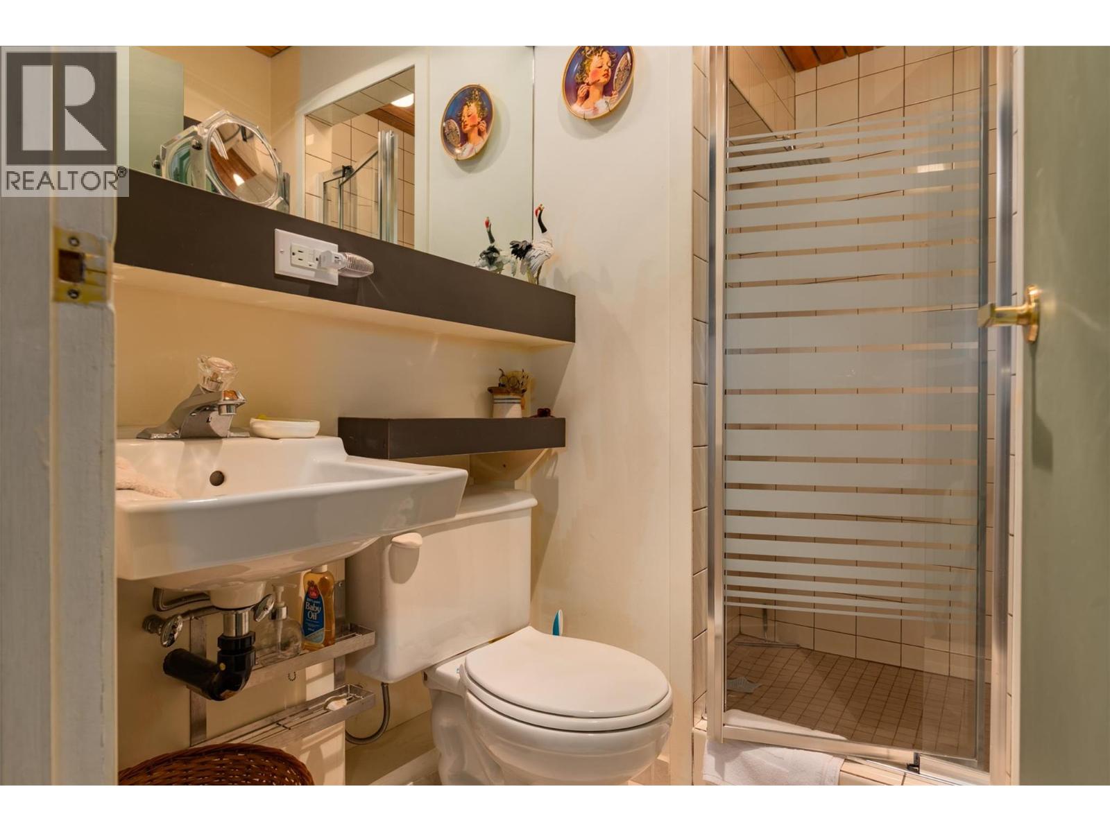 2083 Green Road, Fruitvale