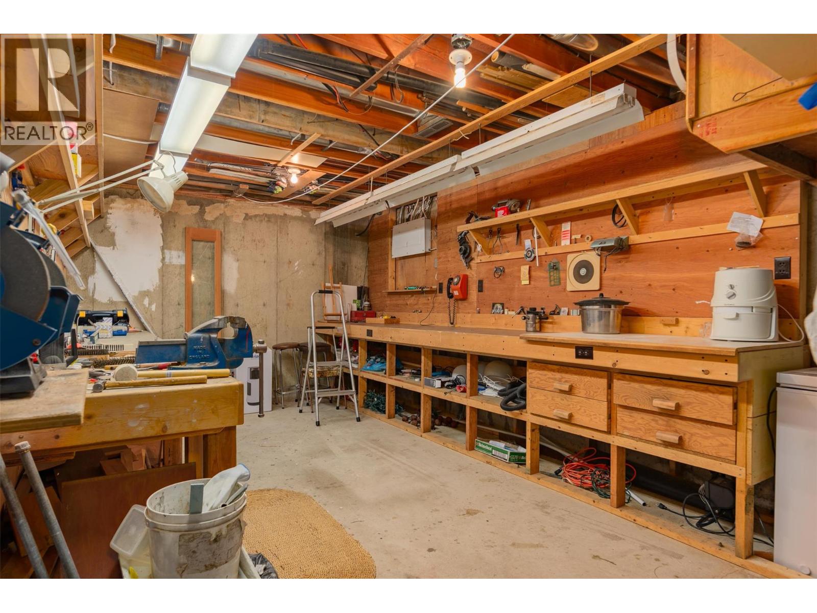 2083 Green Road, Fruitvale