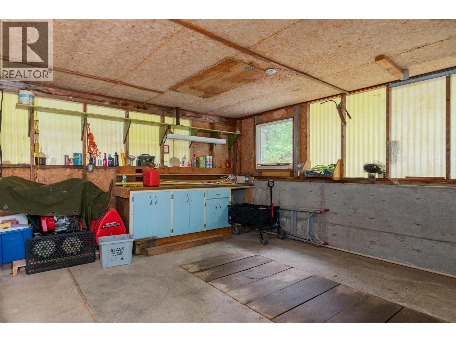 2083 Green Road, Fruitvale