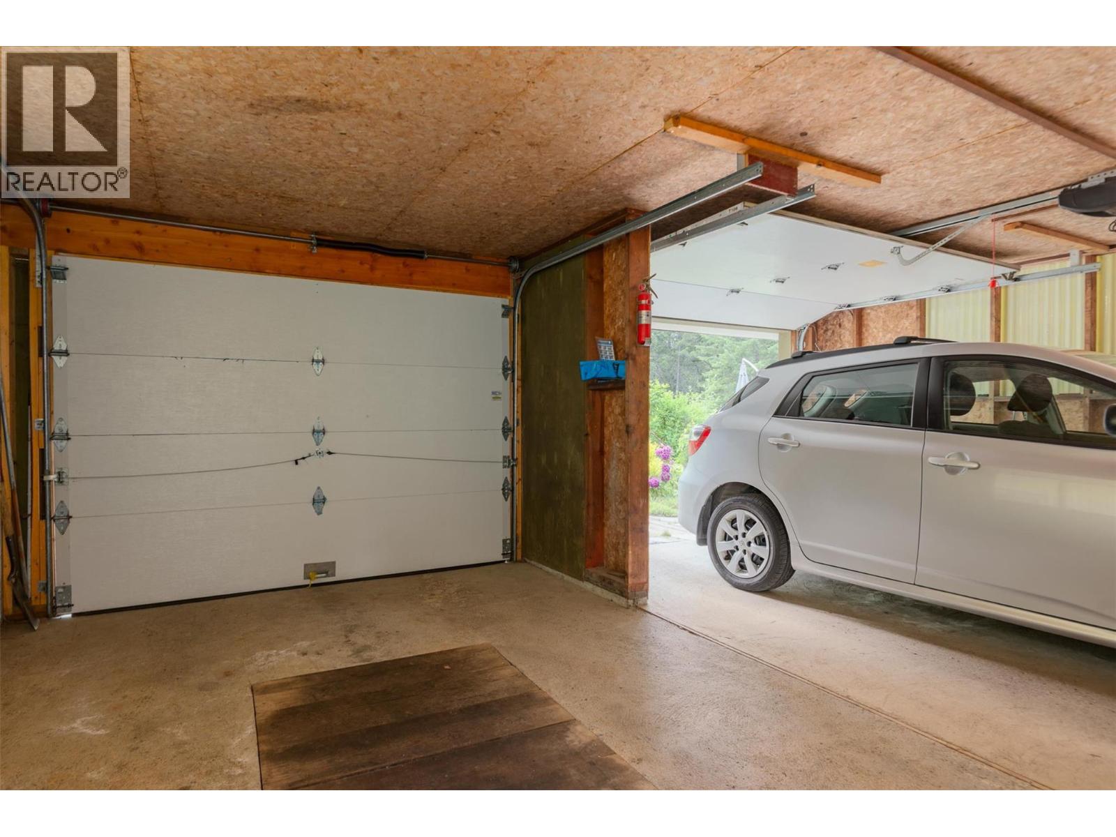 2083 Green Road, Fruitvale