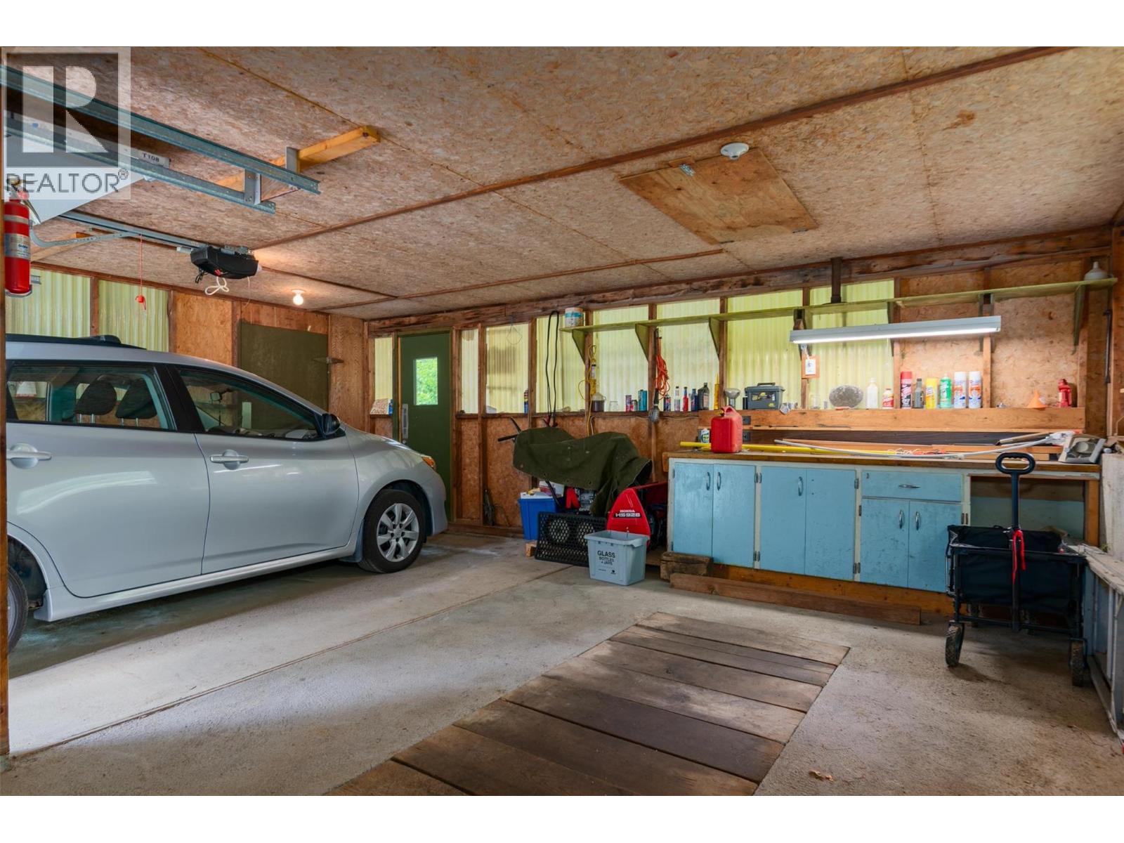 2083 Green Road, Fruitvale