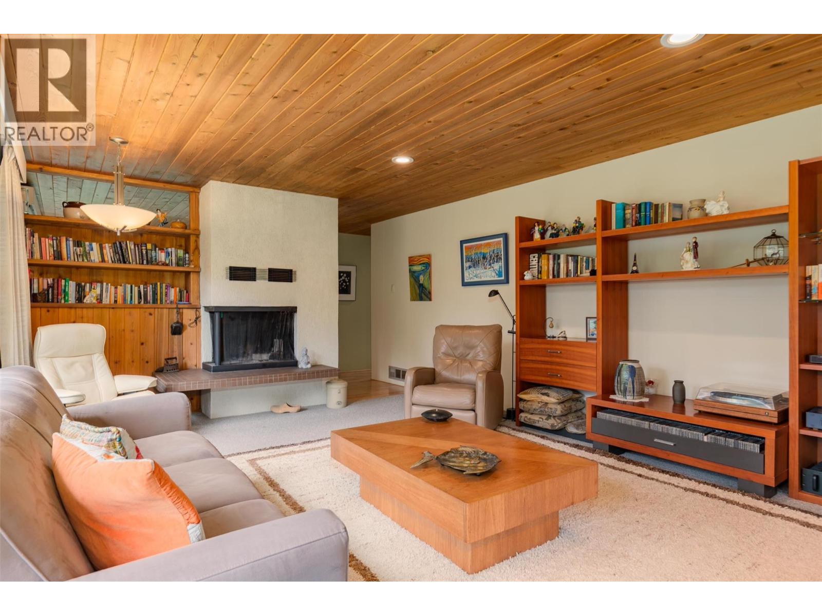 2083 Green Road, Fruitvale