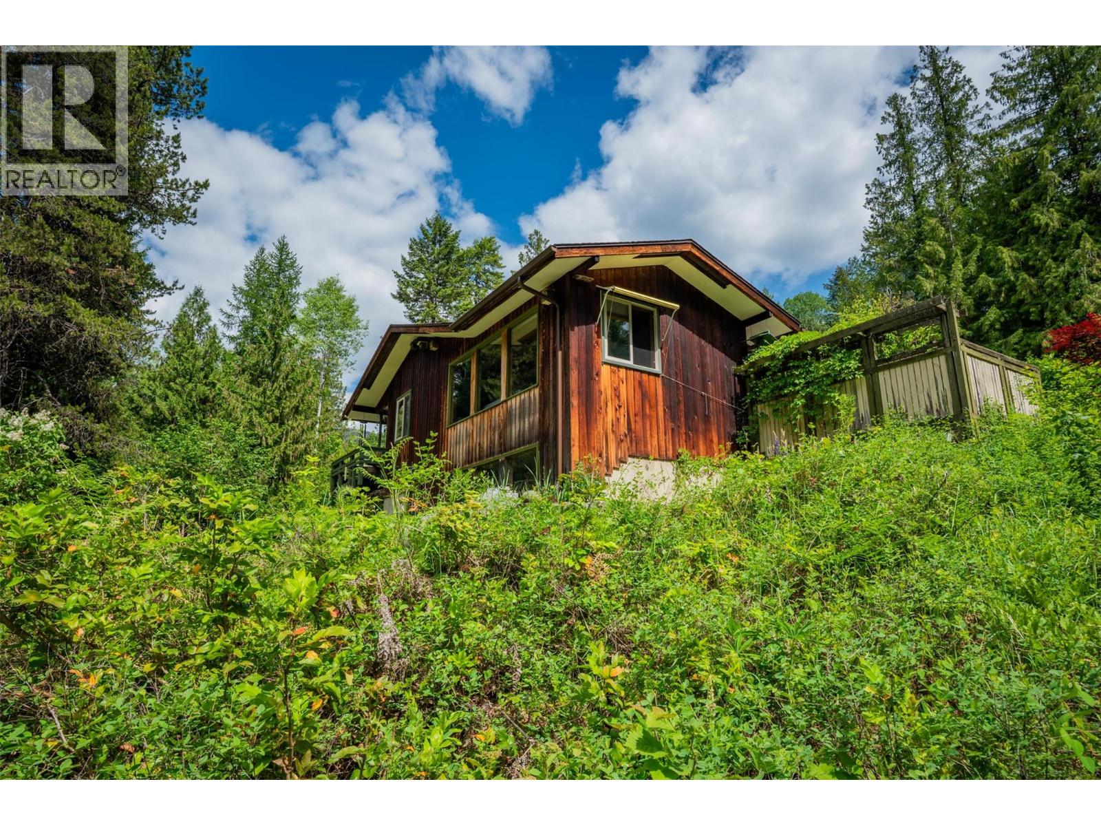 2083 Green Road, Fruitvale