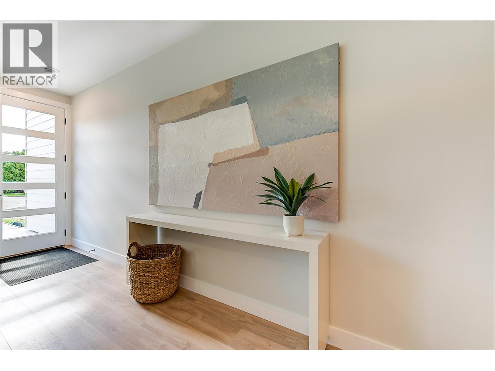 1 732 Coopland Crescent, Kelowna