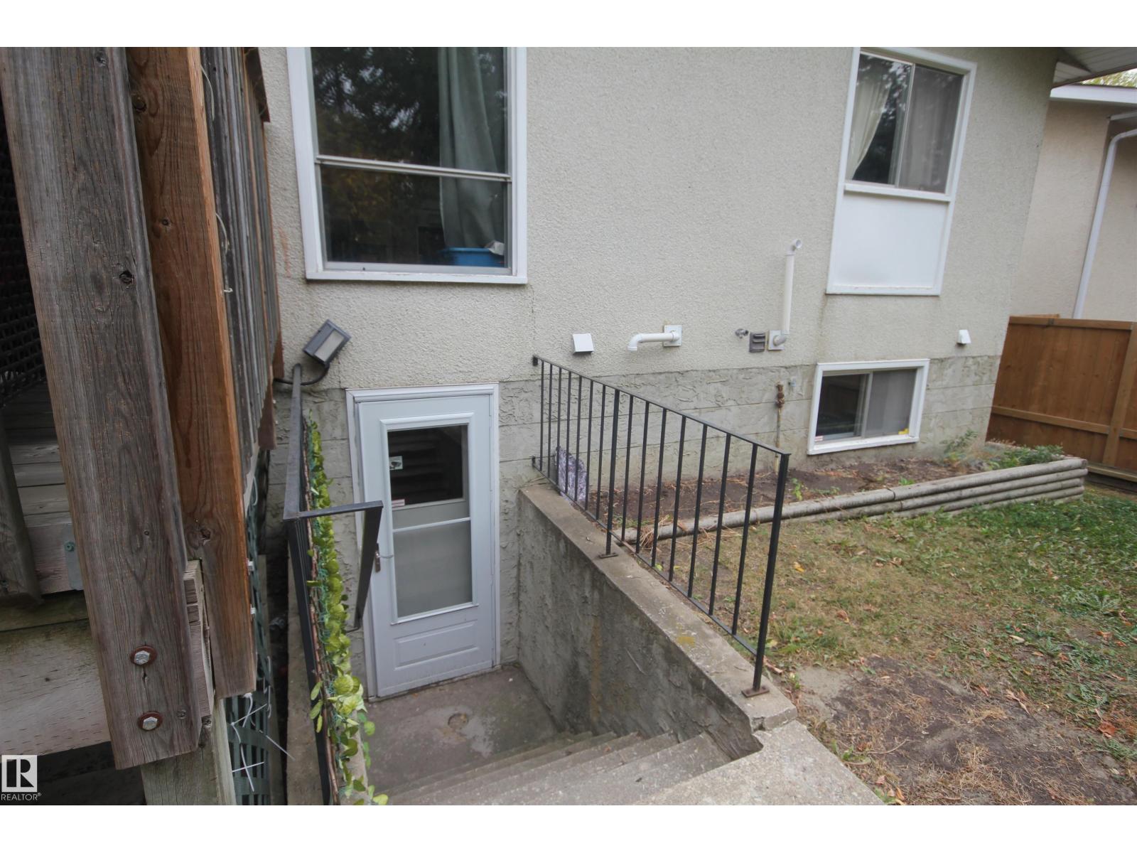 Single Family House Bi-level for Sale in  BEACON CR St. Albert 