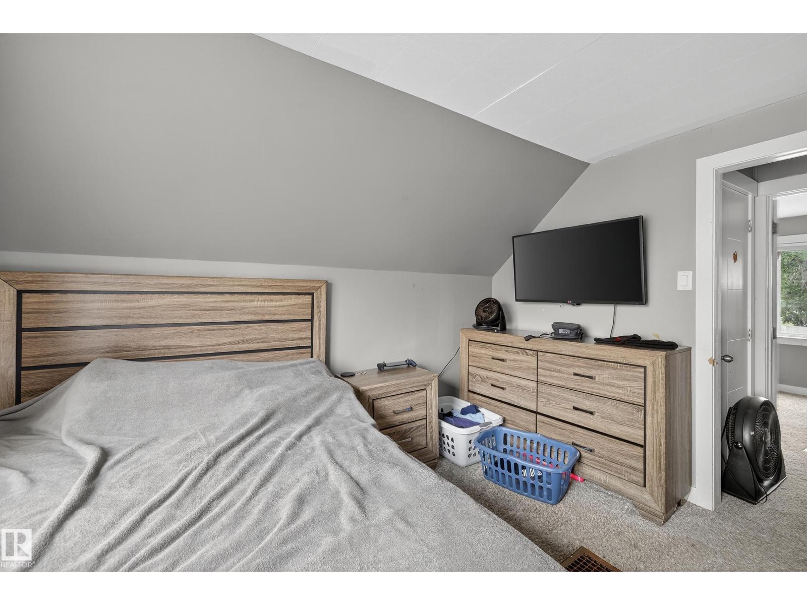 6014 120 AV NW, Edmonton