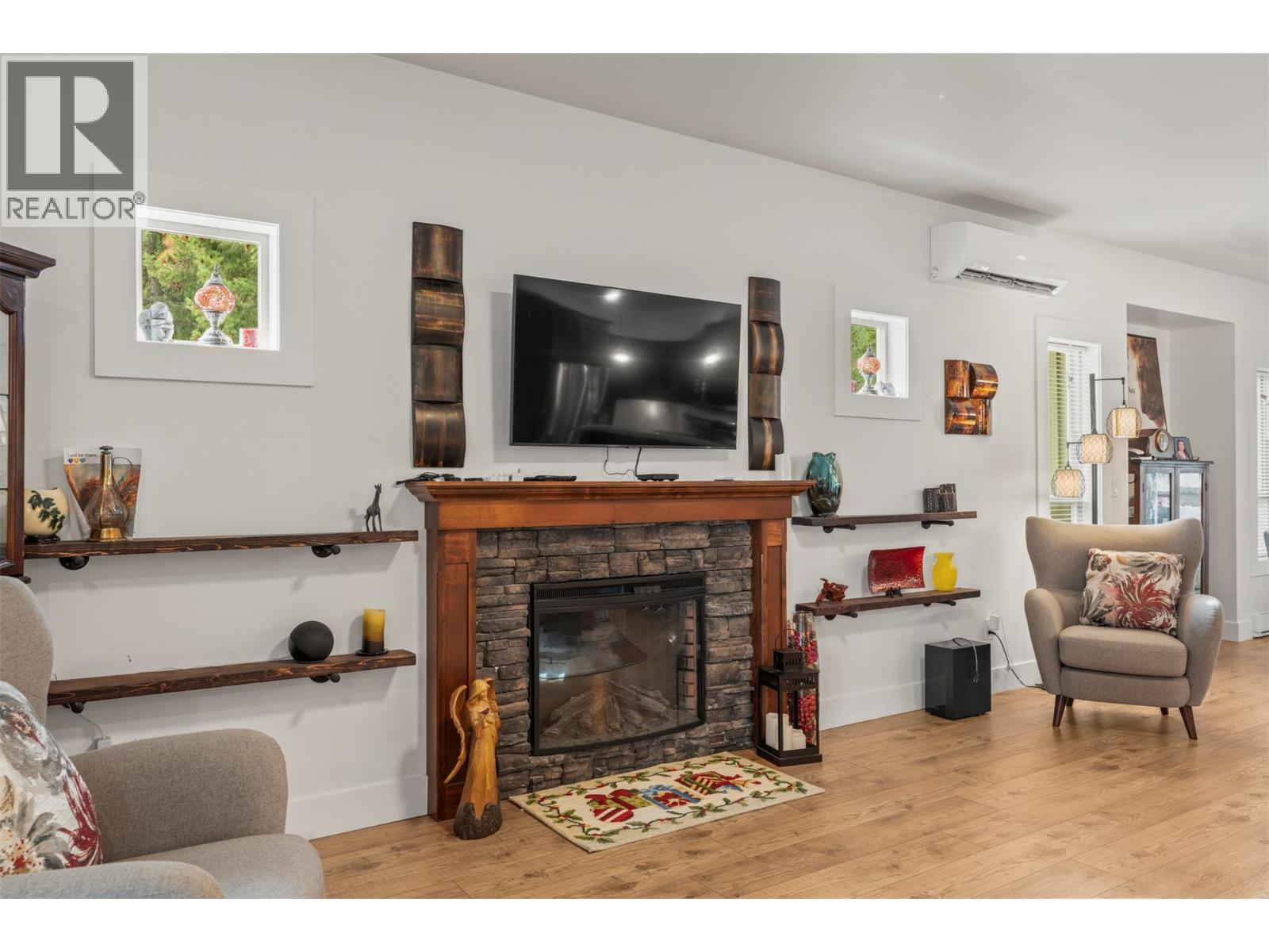  205 Falcon Avenue, Vernon
