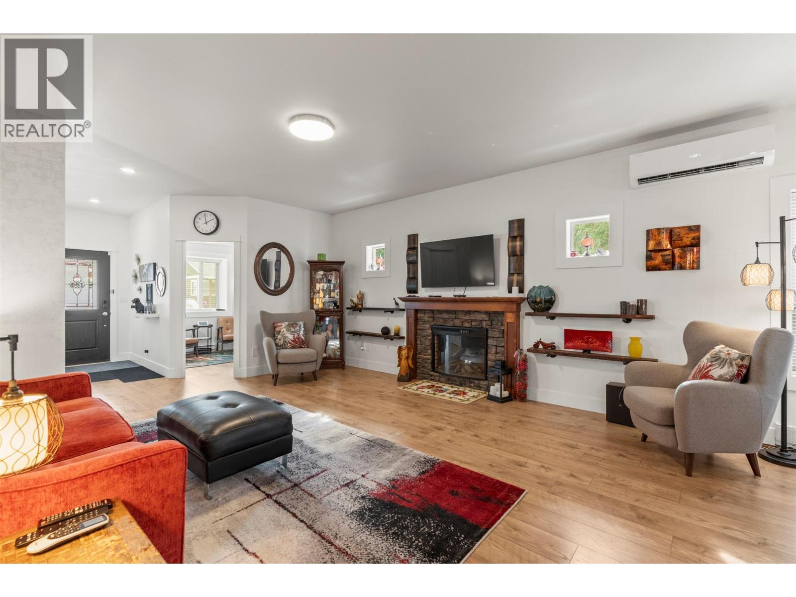  205 Falcon Avenue, Vernon