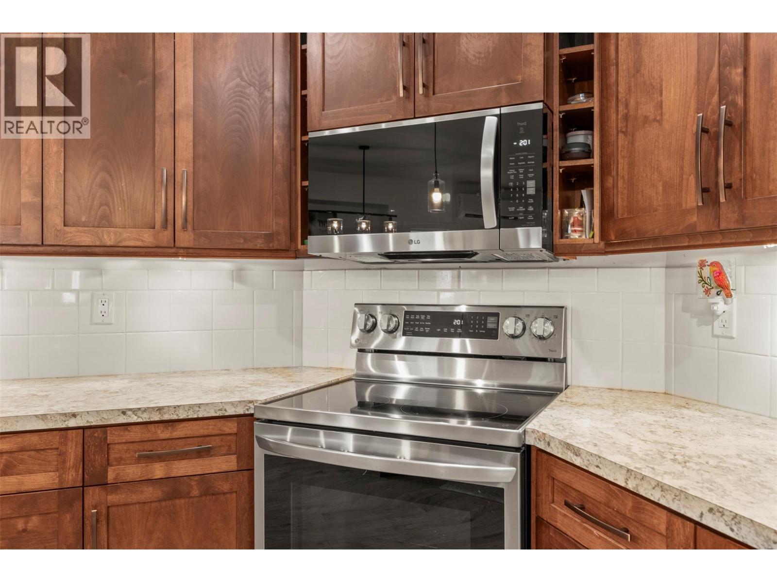  205 Falcon Avenue, Vernon