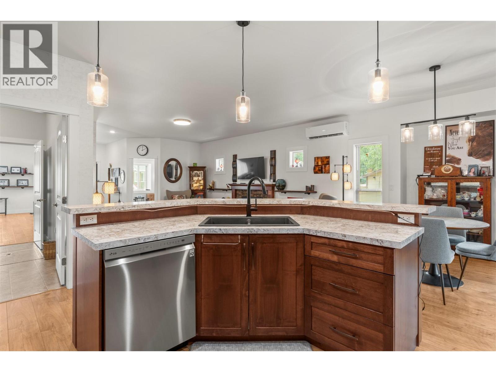  205 Falcon Avenue, Vernon
