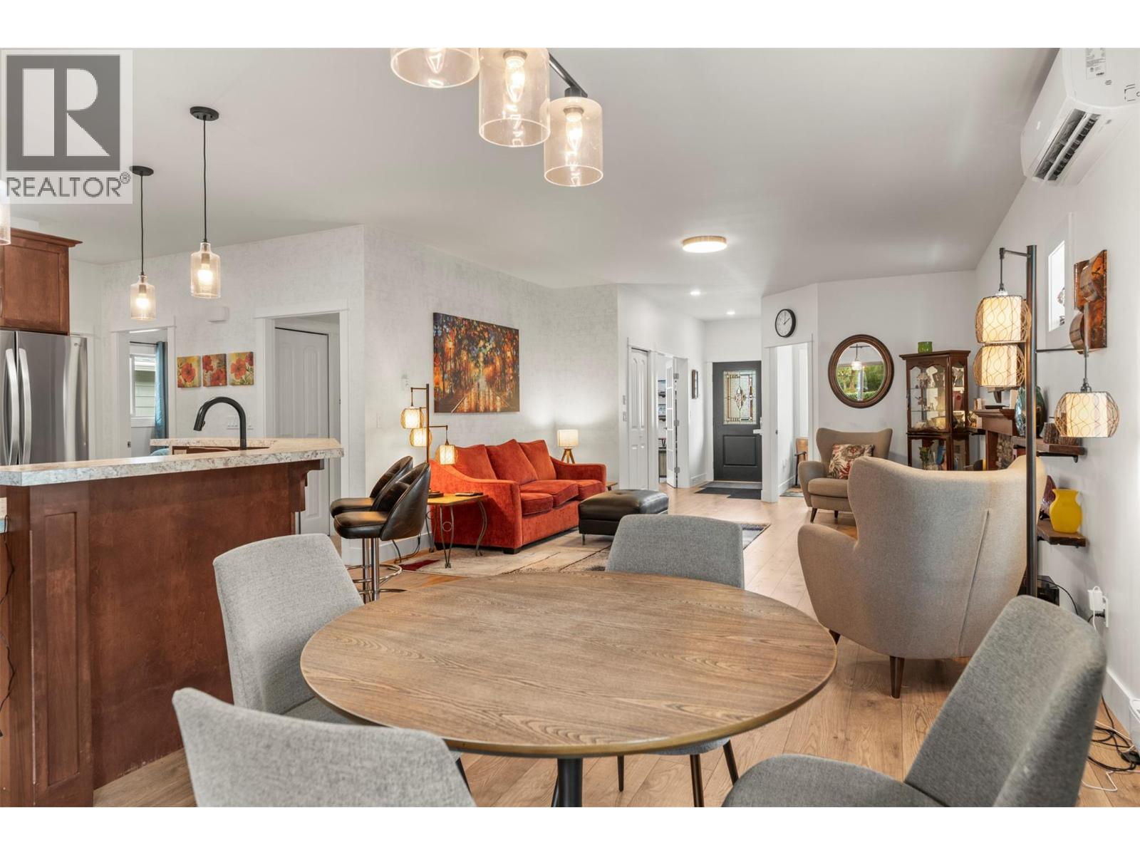  205 Falcon Avenue, Vernon