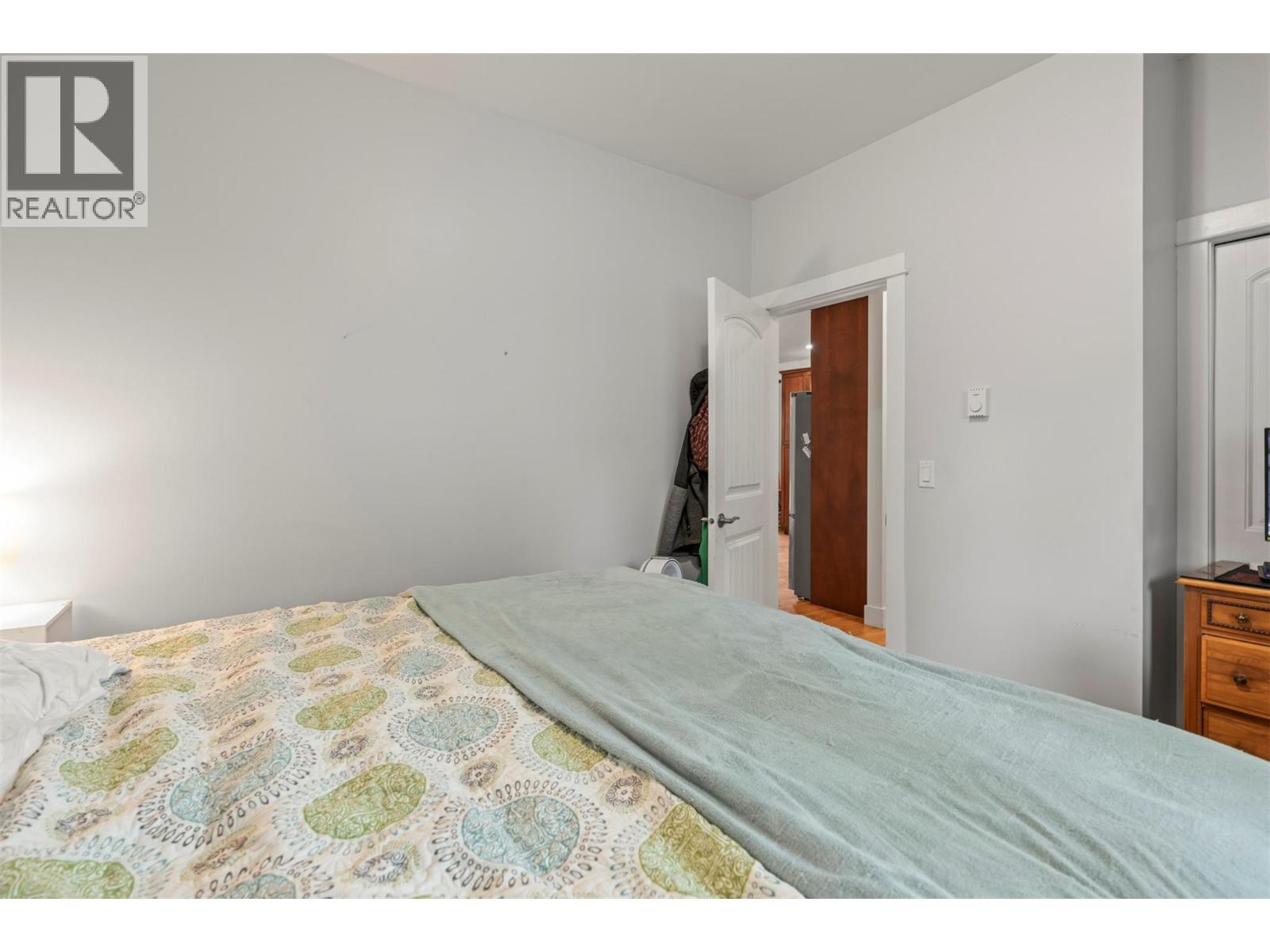  205 Falcon Avenue, Vernon